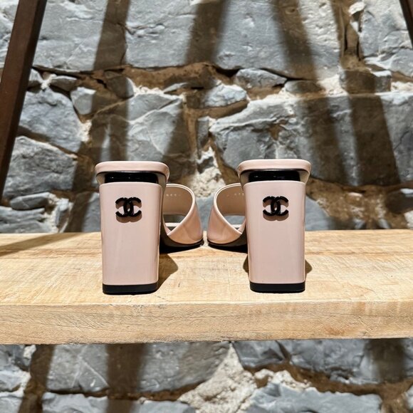 Chanel 2022 Nude patent Leather CC Heeled Mules - Picture 5 of 12